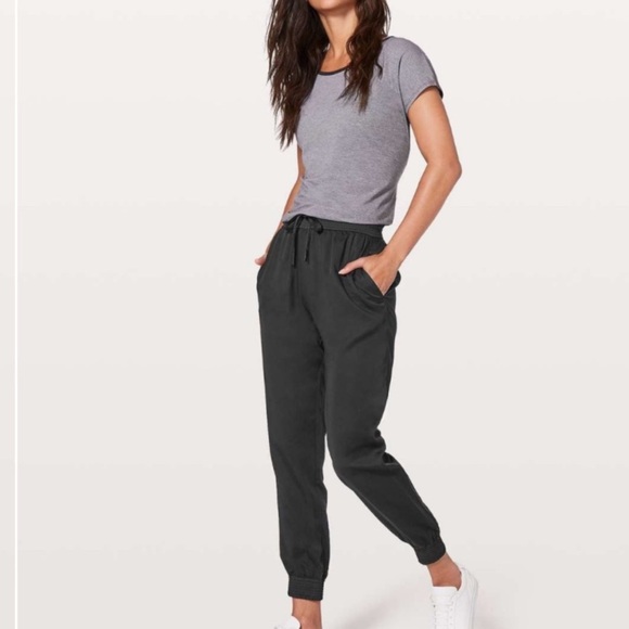 Lululemon Size 6 Ease Of Mind Black Joggers  High Waisted With Pockets Perfect - Picture 1 of 10
